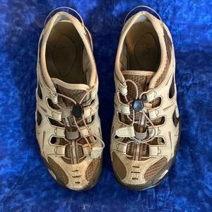 North face water / walking shoe